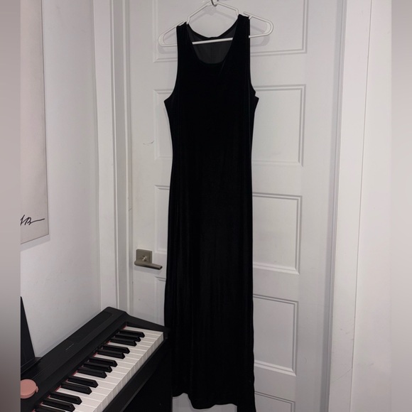 Elegant Black Velvet Sleeveless Dress open both sides at legs PTP 18-19” ~large - Picture 4 of 11